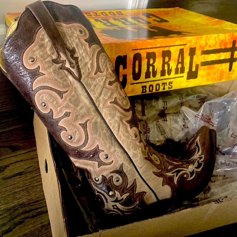 Size 9.5 womens Corral Boots